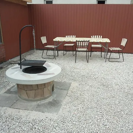 Vadkacsa Apartmanhaz Medencevel * Замарди