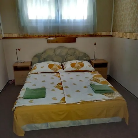 Апартаменты Vadkacsa Apartmanhaz Medencevel *