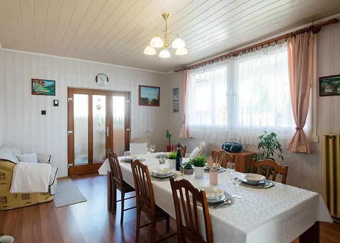 Vadkacsa Apartmanhaz Medencevel * זמראדי