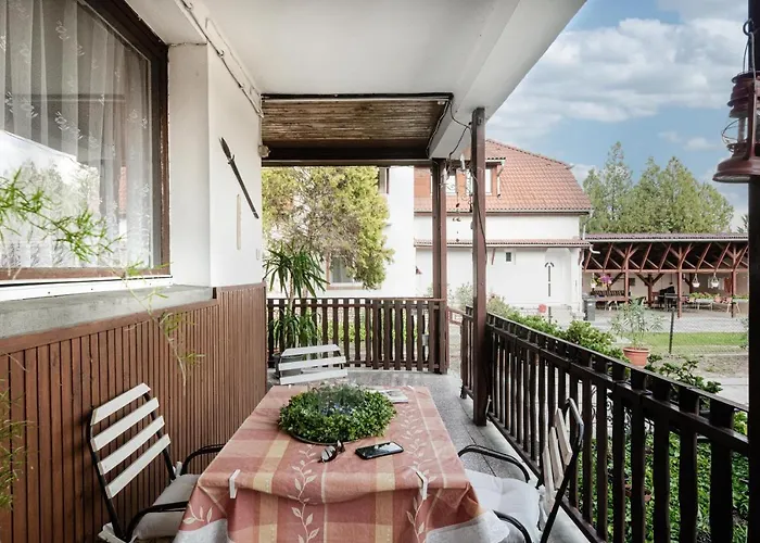 Vadkacsa Apartmanhaz Medencevel *